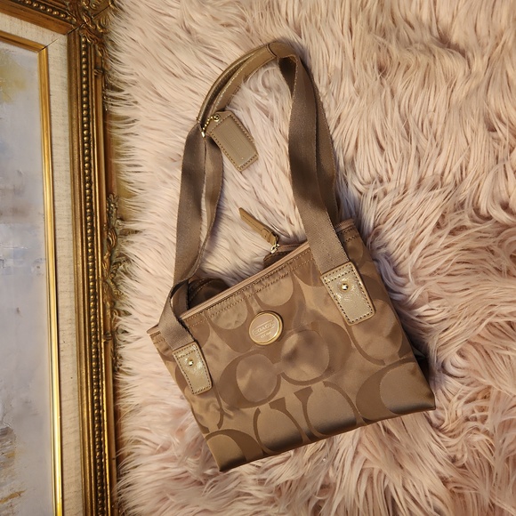 B0572 Brown Coach Tote - Picture 1 of 2